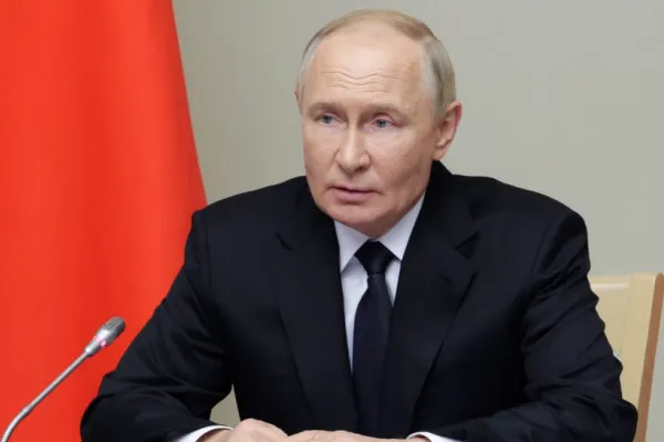 Vladimir Putin va efectua o vizită oficială în Azerbaidjan. Armenia privește cu reticență mișcarea țarului de la Kremlin