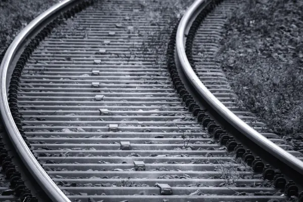 Accident feroviar în județul Iași: O mașină a fost lovită de tren