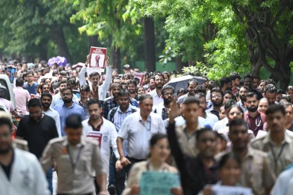 Medicii protestează după ce o doctoriță rezidentă a fost ucisă în mod brutal