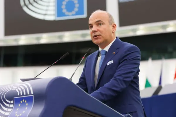 Rareș Bogdan atacă Guvernul pe tema legii salarizării: „Au ținut legea la sertar. De un an de zile se știa foarte bine care este situația ”