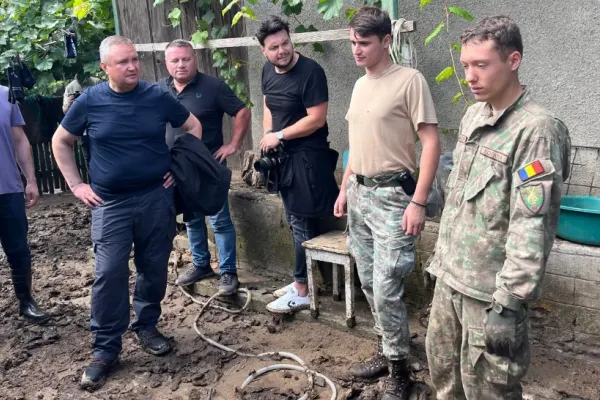 Unități mobile, containere de locuit, cazarmament, alimente, apă au fost furnizate oamenilor afectați de inundații