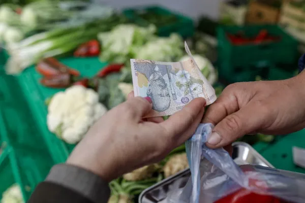 Vești bune pentru pensionari: ce se întâmplă cu tichetele de ajutor social pentru încălzire și alimente