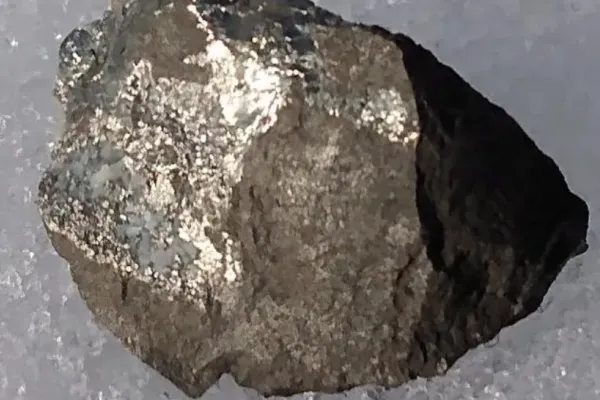 Cel mai scump metal preţios din lume. Prețul lui îl depășește cu mult pe cel al aurului și chiar al platinei