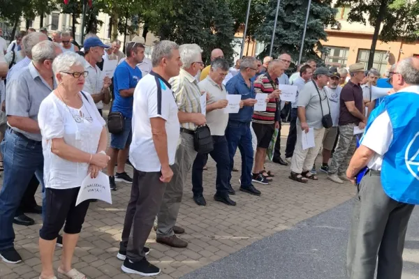 Minerii ies în stradă, nemulțumiți de recalcularea pensiilor: Suntem VICTIME ale noii legi - FOTO