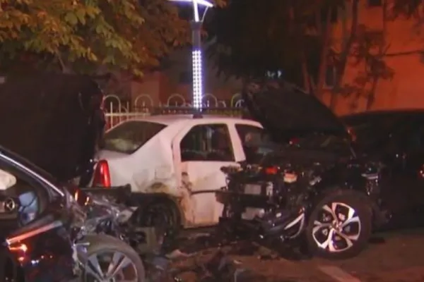 Accident grav, în București: o tânără de 16 ani, urmărită de Poliție, a scăpat mașina de sub control și a făcut prăpăd: mai multe victime!