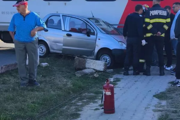 Accident feroviar grav, în jud. Prahova: o mașină a fost spulberată de tren
