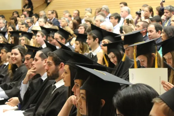 Se dau bani de la stat pentru studenți. Ce presupune proiectul „Primul student din familie”