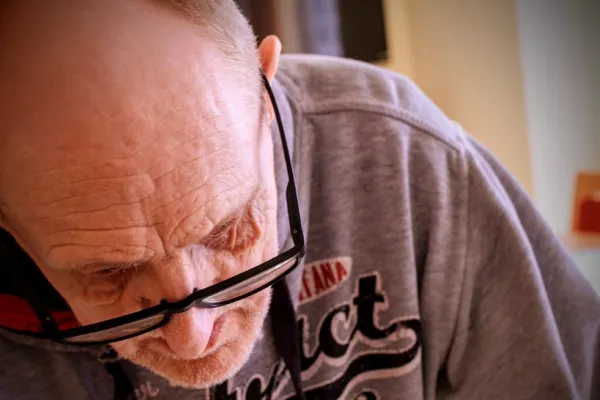 Revolta seniorilor: pensii mai mari în decizii, dar mai mici pe talon. Ce pot face pensionarii nemulțumiți