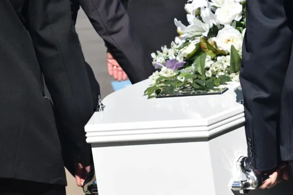 Trupul româncei moarte în Japonia va fi repatriat. Tatăl Denisei a reușit să strângă suma uriașă pentru a-și aduce fiica acasă