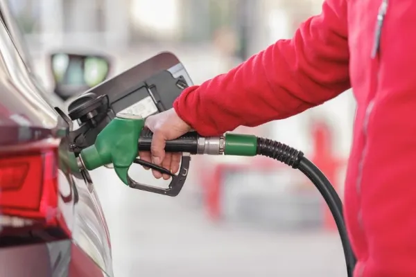 Nouă scumpire la pompă. Cât a ajuns să coste un plin de benzină sau motorină astăzi
