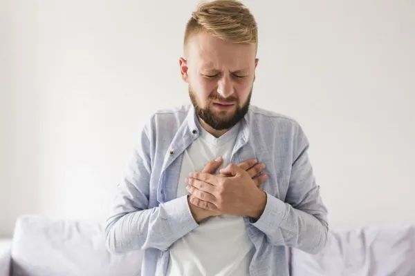 Semnul de pe corp care îți poate indica faptul că trebuie să te prezinți la doctor. Ai putea fi supus unui risc de infarct