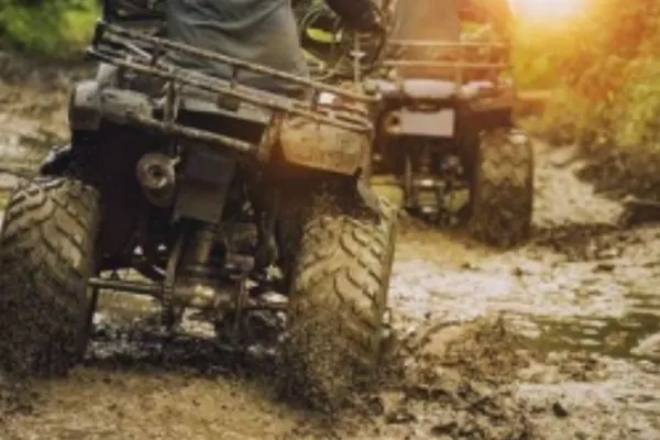 Accident cu ATV în Gorj: două tinere au ajuns la spital după ce au căzut într-o vale