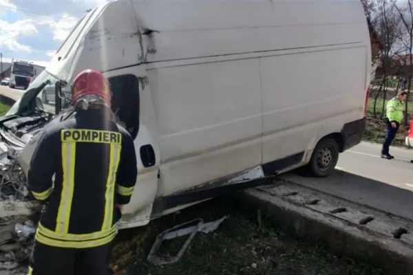 Accident rutier cumplit în Cluj. Un bărbat de 44 de ani a murit după ce a fost lovit de autobuz