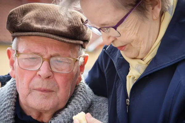 Cât pierd pensionarii după ce Guvernul a ÎNGHEȚAT pensiile: suma este considerabilă. Categoriile cele mai afectate