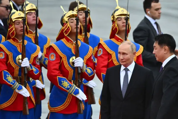 Vladimir Putin, sfidare MAXIMĂ pentru Occident. A fost primit în Mongolia cu cele mai înalte onoruri, în loc de cătușe - VIDEO