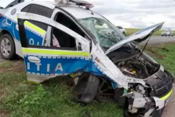 Mașină de poliție implicată între-un accident pe DN 22 în Vrancea. Circulația a fost îngreunată