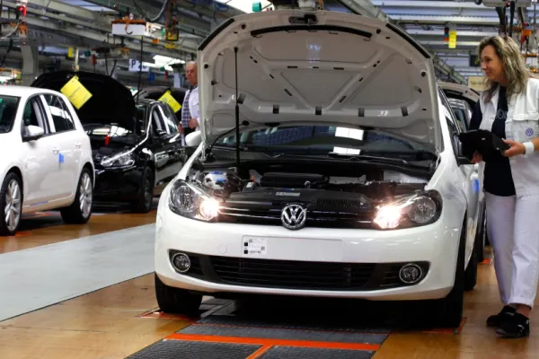 Criză în industria auto. Cel mai mare constructor auto din lume ar putea primi ajutor financiar de la guvern