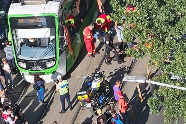 Bărbat accidentat mortal de tramvaiul 41, în București. Circulația a fost reluata după aproape 2 ore de haos FOTO