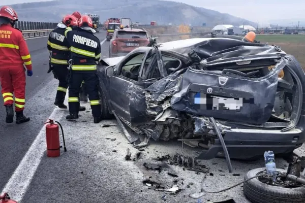 Accident în lanț pe A1, pe sensul de mers Sebeș-Sibiu. Două mașini s-au făcut praf după impactul cu un TIR
