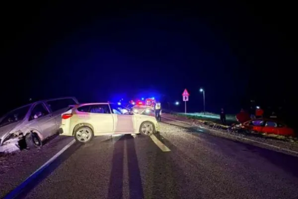 Cinci răniți, după un accident violent pentrecut pe DN15, în județul Mureș. Trei mașini au fost implicate