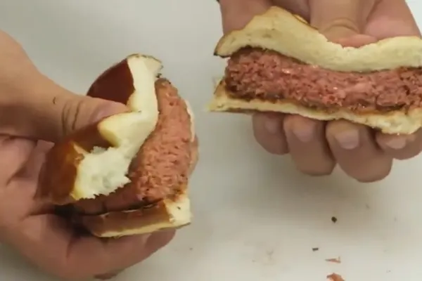 Carnea hibrid, o realitatea și în România! Ce alte "delicatese" vor consuma românii în 2025