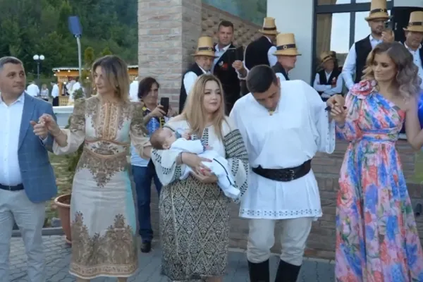 George Simion a făcut public darul de botez. Cu cât a rămas liderul AUR după petrecerea de creștinare a fiului său