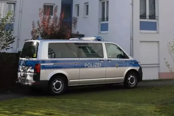 Fetiță de 7 ani, înjunghiată mortal de propria soră. Poliția, alertată chiar de agresoare: crimă înfiorătoare în Germania