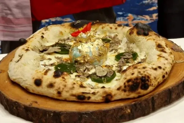 Pizza cu foiță de aur și trufe negre, noua fiță în materie culinară. Ciocolata de Dubai riscă să devină istorie
