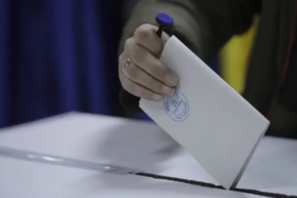 Polițiștii din Iași fac cercetări după ce o ștampilă dintr-o secție de votare a dispărut
