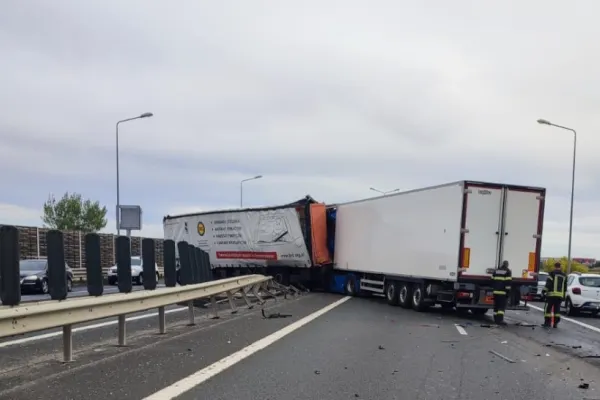 Accident grav pe A1, lângă Arad. Două TIR-uri și un autoturism s-au ciocnit. O persoană a murit, alte 3 sunt rănite FOTO+VIDEO