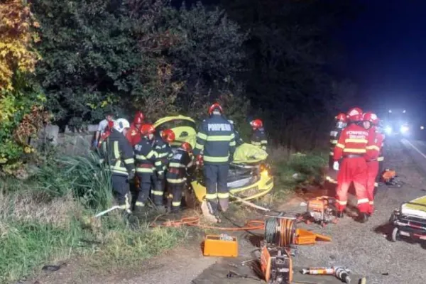 Accident grav între un autotren şi un autoturism. Trei victime au rămas încarcerate