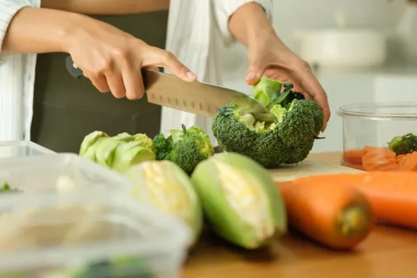Cum să menții prospețimea alimentelor mai mult timp în frigider