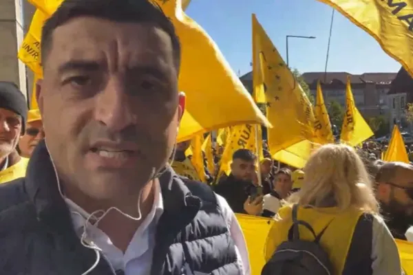 AUR a sesizat CCR cu privire la constatarea vacantării funcţiei de preşedinte al României