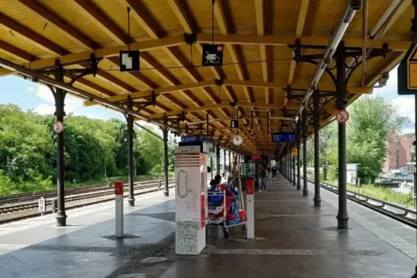 Rucsac plin cu explozibili, abandonat într-o gară din Berlin. Stare de alertă în Germania