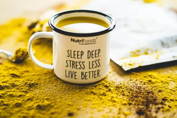 De ce este recomandat să bei ceai de turmeric. Remediul cu beneficii multiple pentru sănătate