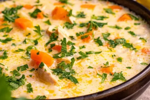 Cum să faci ciorbă de pui a la grec ca la restaurant. Cele două ingredientele secrete care îi dau gustul desăvârșit