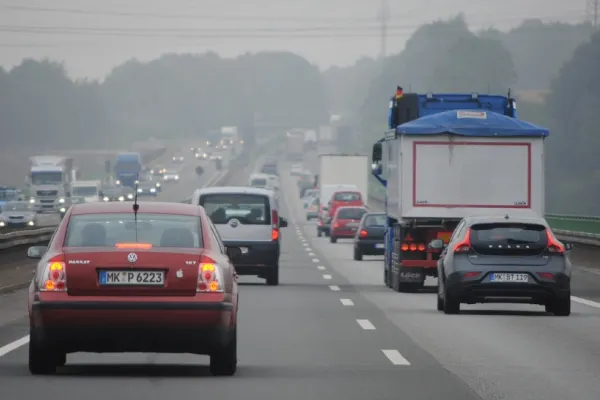 Culorile care te pot salva de la accidente. Cum să-ți vopsești mașina ca să ai siguranță în trafic