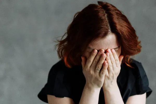 Ce este violența psihologică. Cum trebuie să reacționezi când ești supus ironiei și sarcasmului. Sfaturile consilierului pentru dezvoltare personală