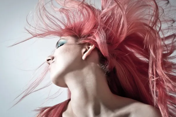 Alertă InfoCons: produse cosmetice din magazine, risc major pentru sănătate. LISTA mărcilor neconforme