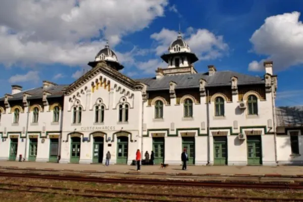 Începe restaurarea Gării Regale Curtea de Argeş. Lucrările vor dura 2 ani