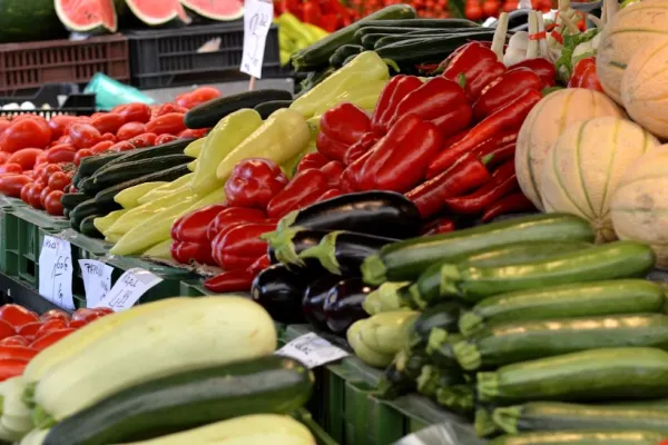 Alimente care scad natural temperatura corpului. Ce este recomandat să mănânci în zilele toride