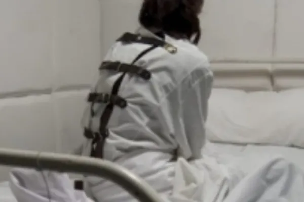 Anchetă oficială în cazul abuzurilor de la Săpoca. Pacienți agresați și hrăniți cu alimente expirate