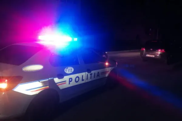 Mașină a poliției, implicată într-un accident la Constanța. 2 polițiști şi un alt şofer au fost răniţi