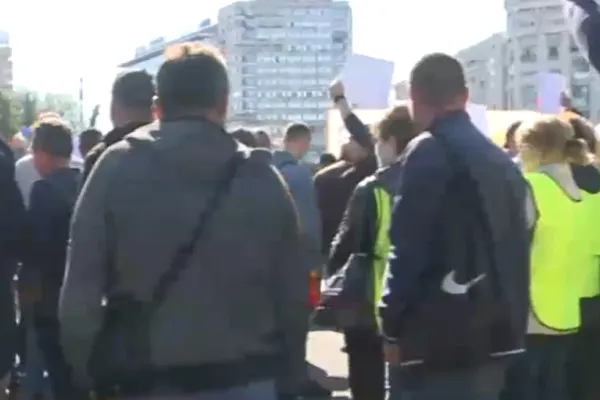 Sute de mineri protestează în fața guvernului față de legea pensiilor. Sindicaliștii acuză că veniturile au scăzut cu până la 50%