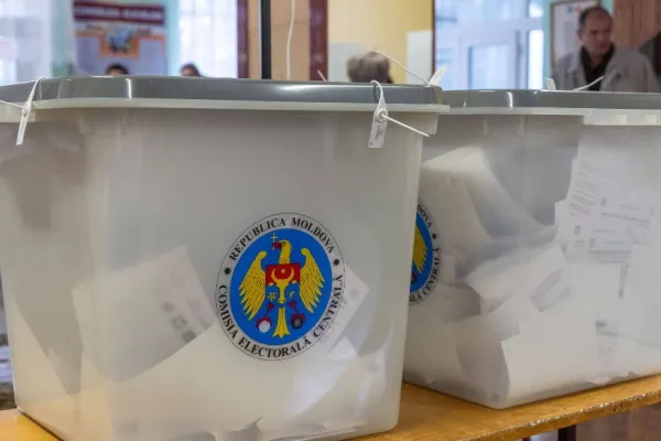 Alegeri Moldova. Rusia acuză fraude și contestă rezultatul: „A fost o creștere greu de explicata a voturilor în favoarea Maiei Sandu”