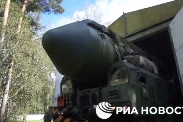 Alertă maximă: Putin defilează cu armele nucleare. Kremlinul le-a scos din buncăre și le-a dus pe mai multe rute din Siberia
