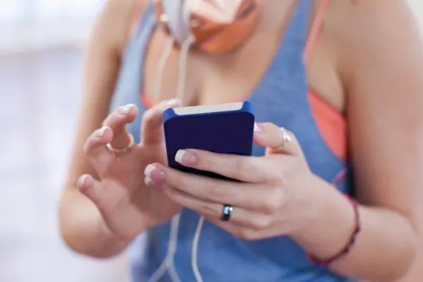 Profesorul de sport din Vâlcea care ar fi întreținut relații sexuale cu o minoră, săltat de polițiști. Bărbatul a fost raportat de un vlogger