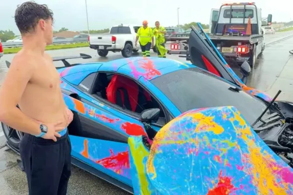 Cum și-a făcut praf un youtuber celebru bolidul de 200.000 de dolari. Momentul accidentului, văzut în timp real de 185.000 de persoane
