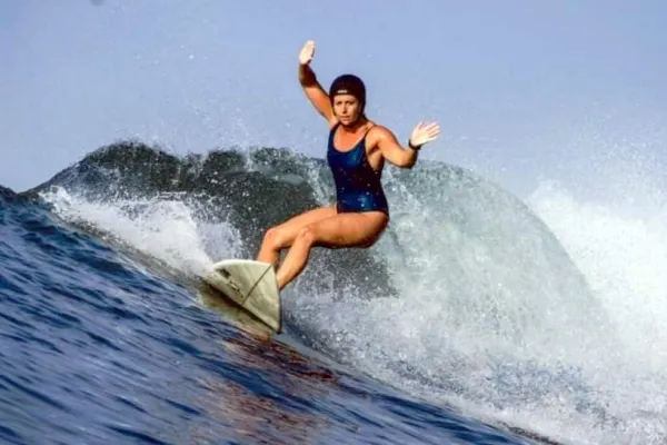 Influenceriță italiancă celebră, ucisă în timp ce făcea surfing. Femeia a fost atacată de un peşte spadă