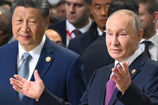 Vladimir Putin și Xi Jinping au pus lumea la cale în cadrul summitului BRICS. Cum au de gând să dărâme hegemonia dolarului